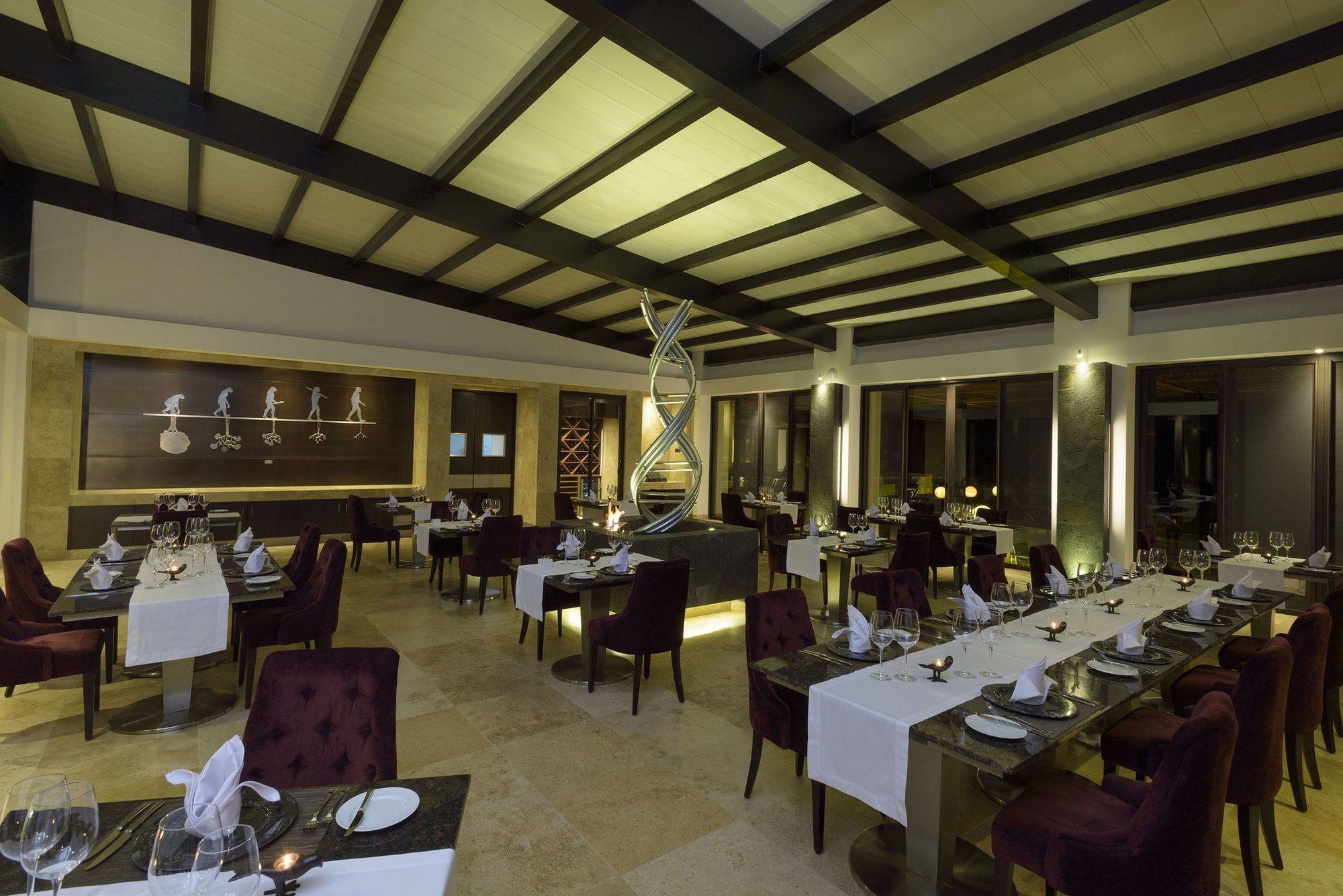 Pikaia Lodge Santa Cruz Island Restaurant photo
