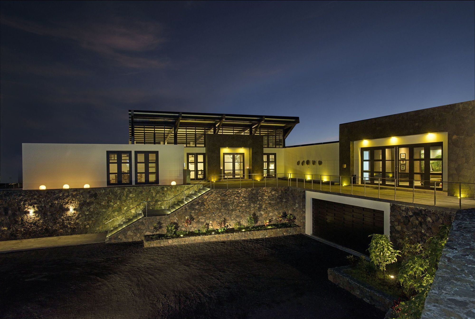 Pikaia Lodge Santa Cruz Island Exterior photo